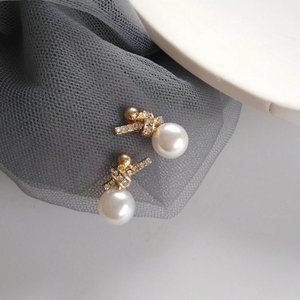 Rhinestone pearl knot gold stud earrings